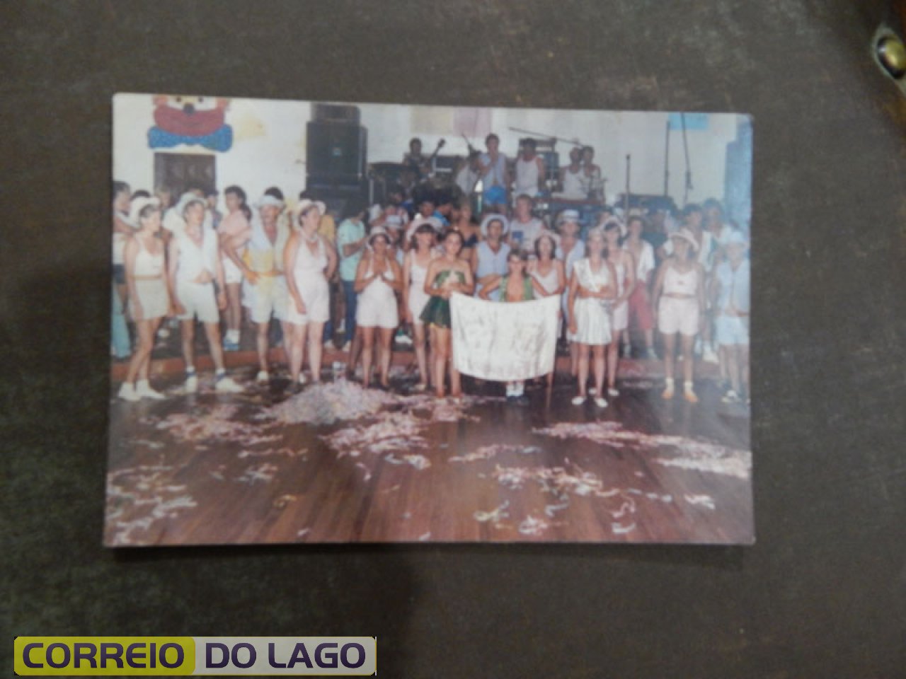 Bloco de Carnaval Coroas Trapalhões  anos de 1980. Local Clube Inião SH. José Carvalho da Silva e esposa participava do mesmo.