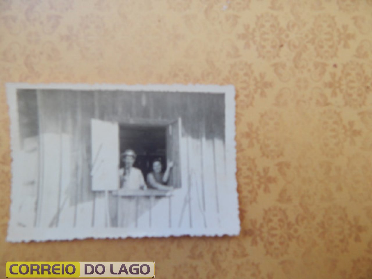 Casal Adolfo e Laura K. Bender, pais de Bronildo Bender (entrevistado).  Na foto aparecem na residência no vilarejo de S. Clemente SH. Início da década de 1970.