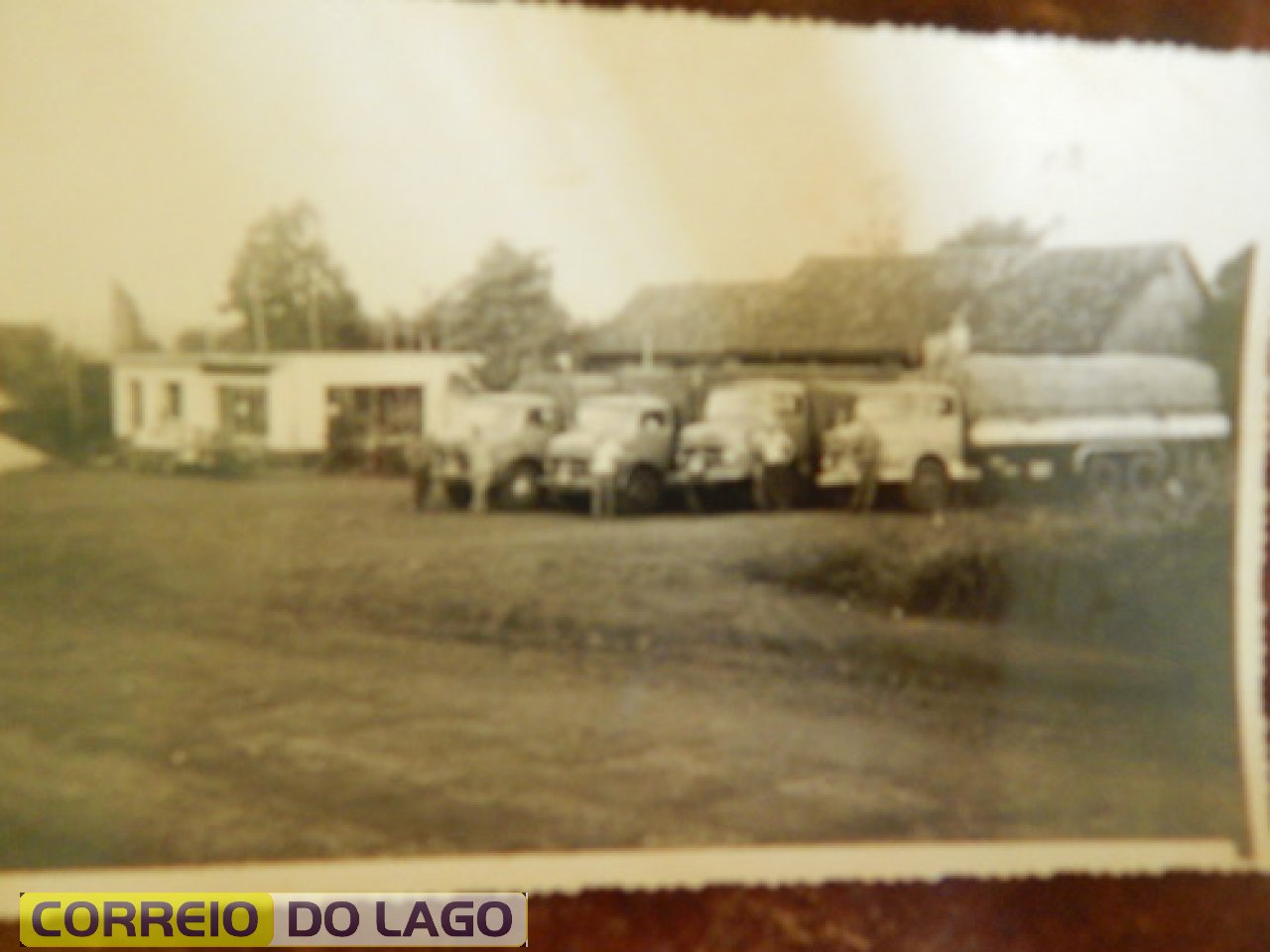 A esquerda da foto aparece o primeiro piso do Posto Ipiranga construído em 1970 pela família Fockink.