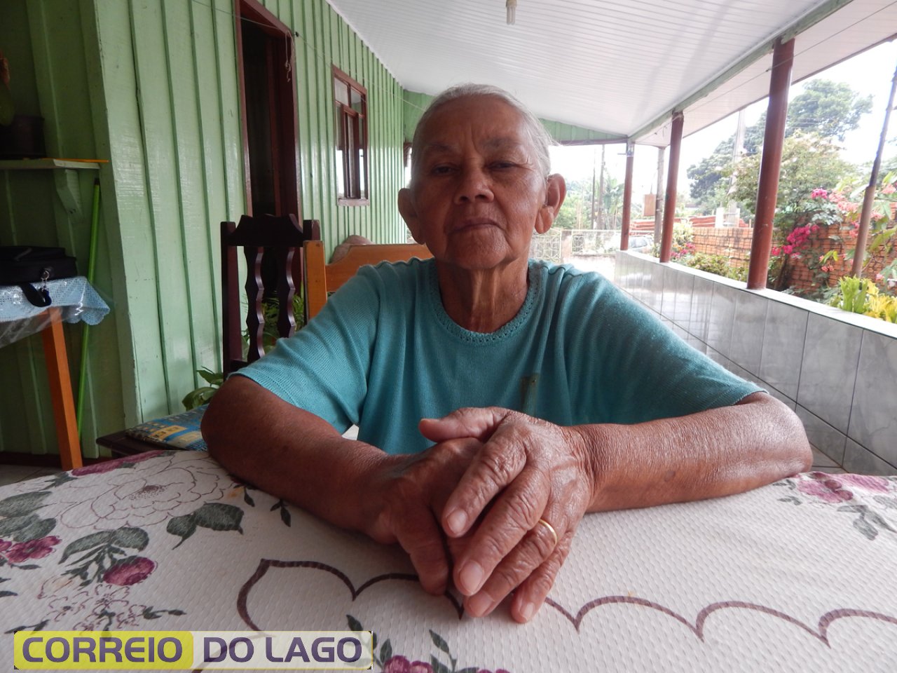 Ana Galvão, concede entrevista em sua residência, 14 de outubro de 2014. Vera Cruz do Oeste.