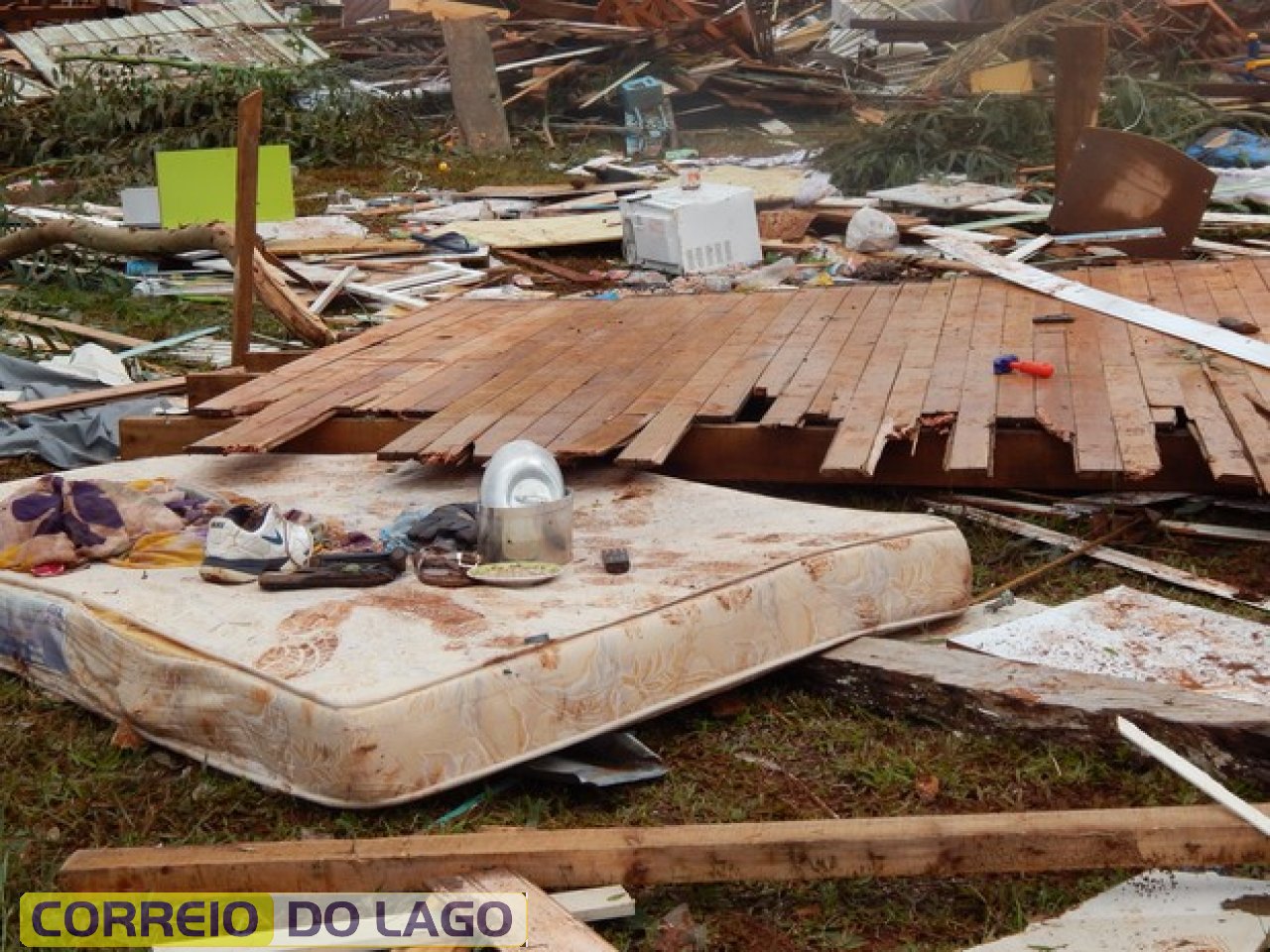 Casa do motorista destruída pela tempestade (Foto: Laion Espíndola-G1)