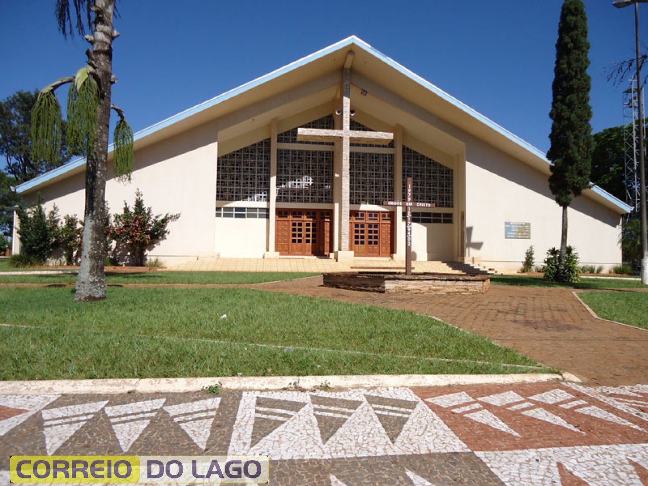 Igreja Matriz Católica de Santa Helena. Construída em 1982. José Carvalho da Silva auxiliou na construção como pedreiro.