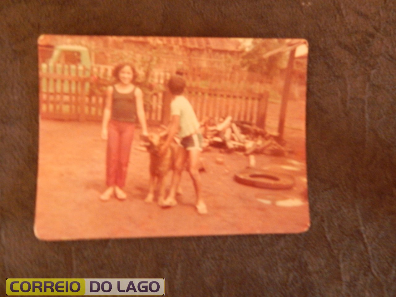 Marta Rosa Correia e o irmão Alcides Rosa Filho. Vera Cruz do Oeste. Década de 1970.