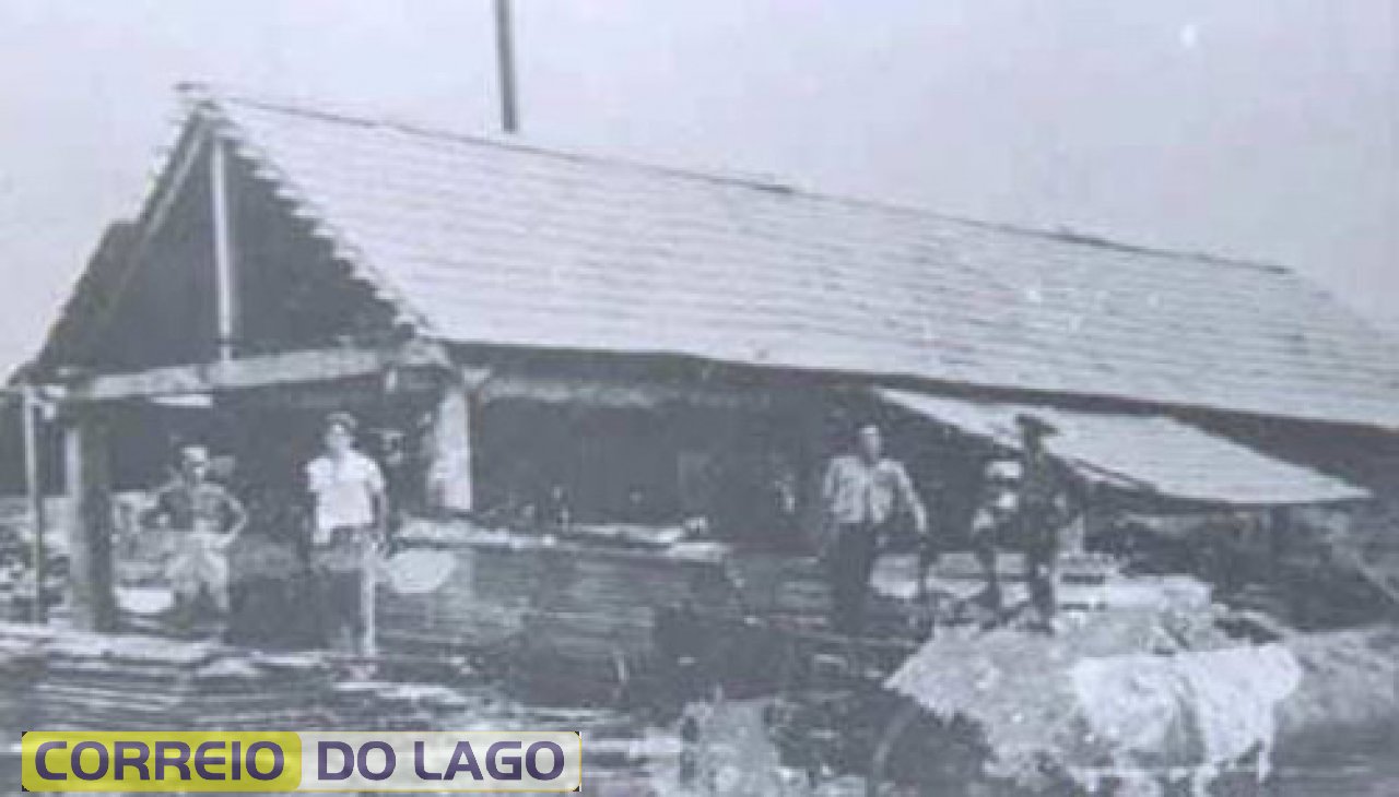 Era de Marcelino Rabaiolli a primeira serraria construída em Sub Sede, em 1963. Aqui, juntamente com seus filhos Luiz e Antônio Rabaiolli.