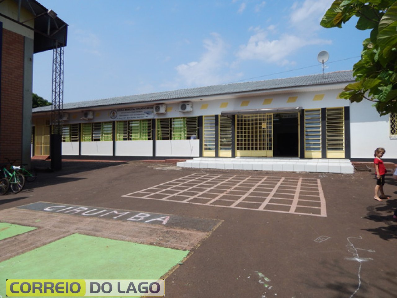 Escola Municipal Tancredo Neves. Bairro Vila Rica SH. Foto out. 2014