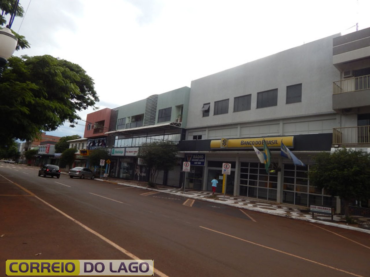 Metade da quadra em que está o Banco do Brasil, Rádio Grande Lago de SH pertenceu na década de 1960 a Marino Carvalho da Silva. (Foto 17 Fev. 2015).