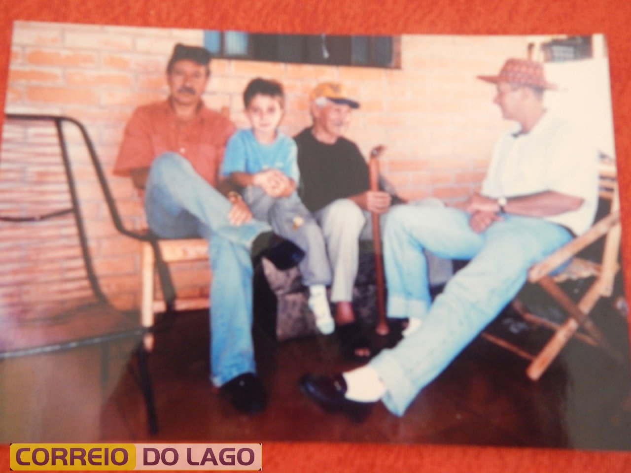 Pedro Ribeiro da Cruz (camisa preta), esquerda: José Granima da Cruz, no colo o neto Ricardo Eggers, filho de Luis Eggers (direita da foto).