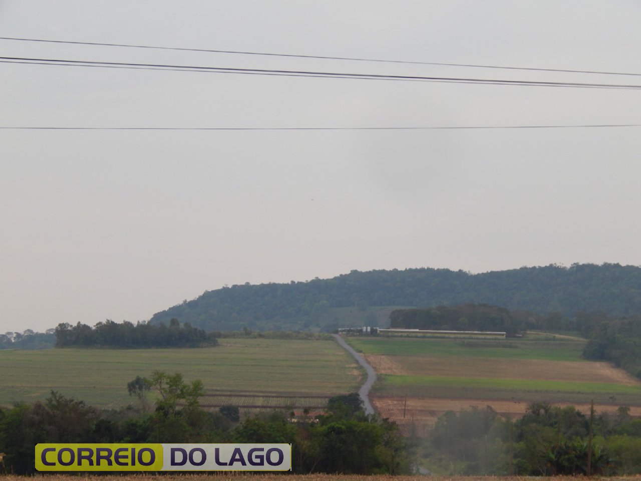As terras mecanizadas que aparecem margeando o lado direito e esquerdo da estrada, partes destas terras era a posse de Marino Ribeiro (Linha Guarani 1963 SubSede). Morro Sete Pecado