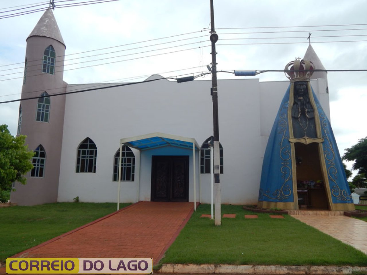 Igreja Católica Nossa Senhora Aparecida - Bairro Vila Rica SH. José C. da Silva conduziu os trabalhos como mestre de obras durante a construção da mesma. Década 2000.