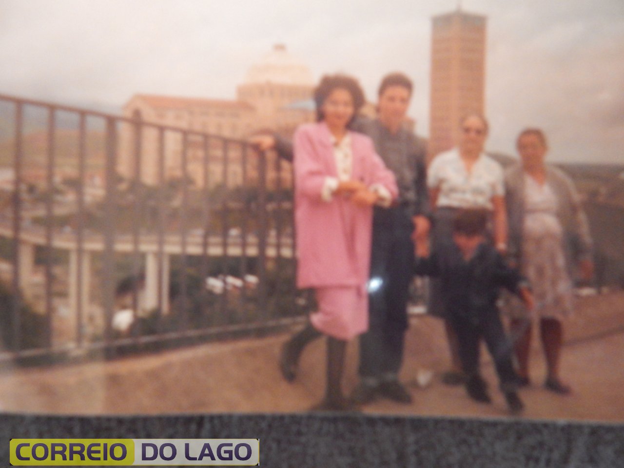 Esquerda: Elza Correia, Marcos Correia (falecido) Manuela Correia e Maria M. Correia. Mãe do professor João. Visitavam Aparecida do Norte. Década de 90.