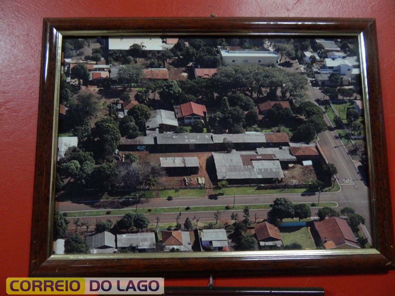 Vista aérea da Marcenaria. A esquerda Av. Paraná povoada. Década de 1990.