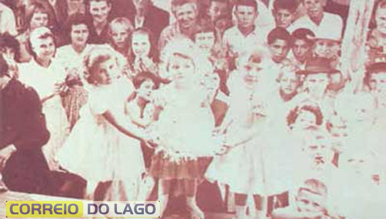 Vencedoras do Concurso Boneca Viva realizado em Santa Helena Velha no ano de 1961. O primeiro lugar coube a Jacinta Bortolini, segundo para Aida Bortolini e terceiro para Neiva Oro (ao centro).
