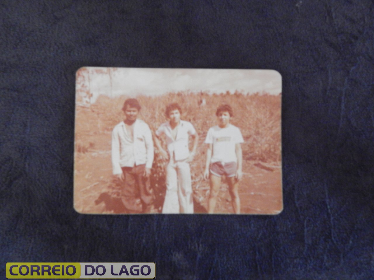 Esquerda Sr. Francisco (agregado do sítio), João Rosa Correia e Pedro Rosa Correia (falecido). Sítio em Vera Cruz do Oeste - Água da Madeira. Ano julho 1976.