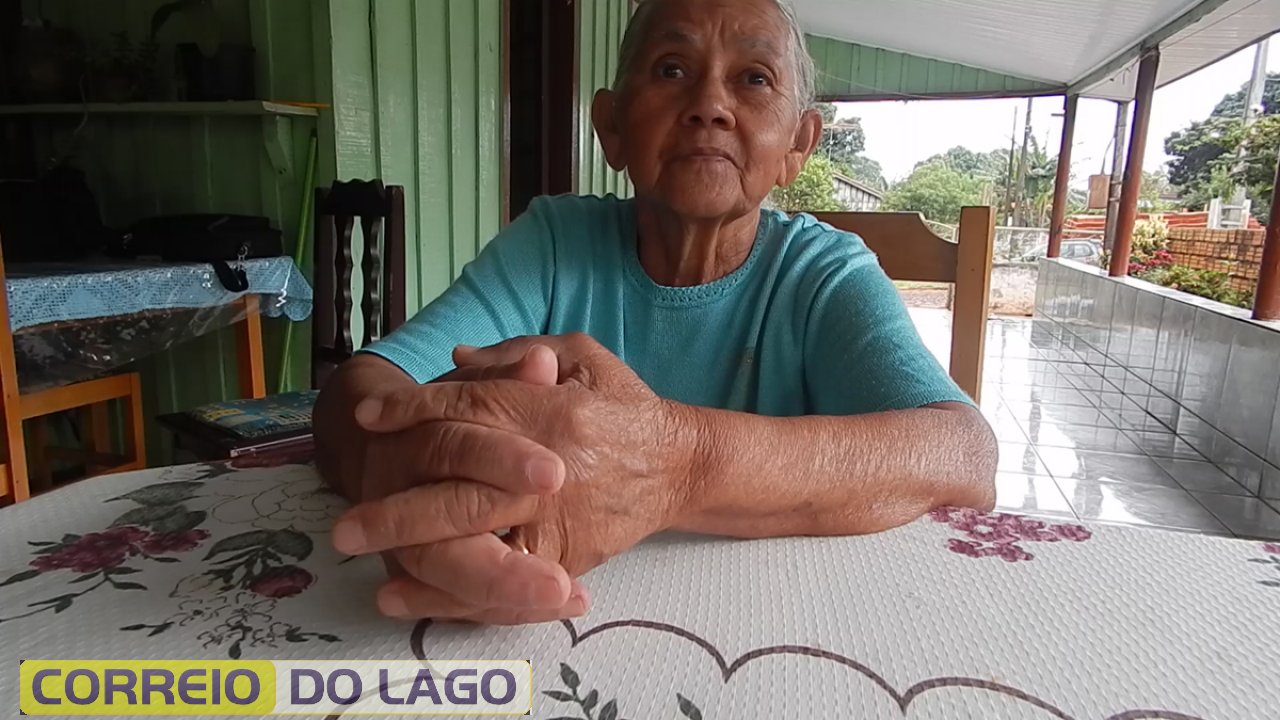 Entrevista na residência da Tia Ana Rosa Galvão. Vera Cruz do Oeste. Foto tirada em 19/10/2014.