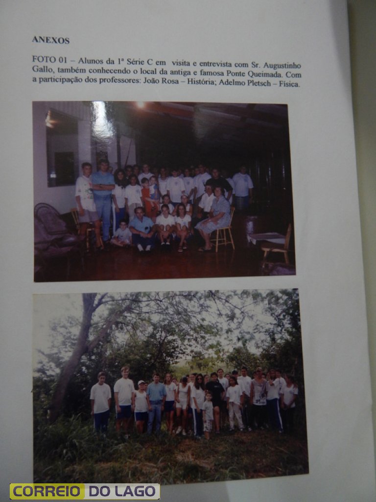 Foto abaixo, alunos visitando o local da antiga Ponte Queimada. ano 1999