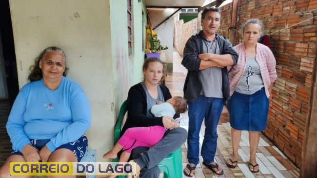 Duas irmãs, uma sobrinha e o cunhado em SH na casa da mãe de Lucineia (Foto; Elder Boff/Fonte Extra)