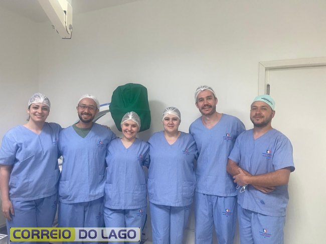 Enfermeira Patrícia, anestesista Rafael, técnica de enfermagem Camila, técnica de enfermagem Keila, cirurgião Gabriel e técnico de enfermagem César.