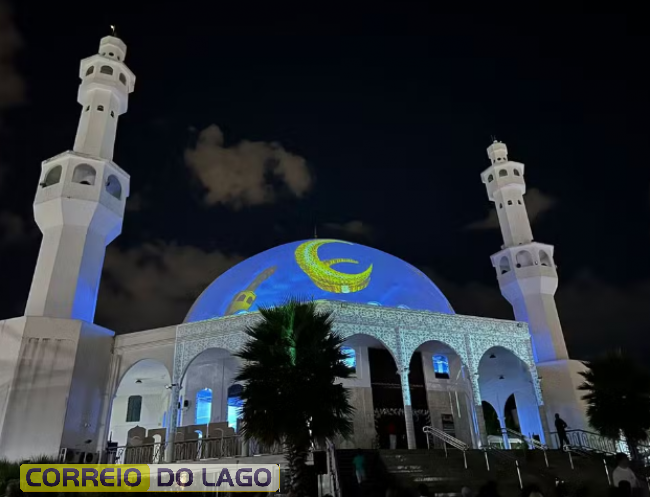 Ramadã tem início com show de luzes na mesquita de Foz do Iguaçu — Foto: Mônica Nasser Dornelles