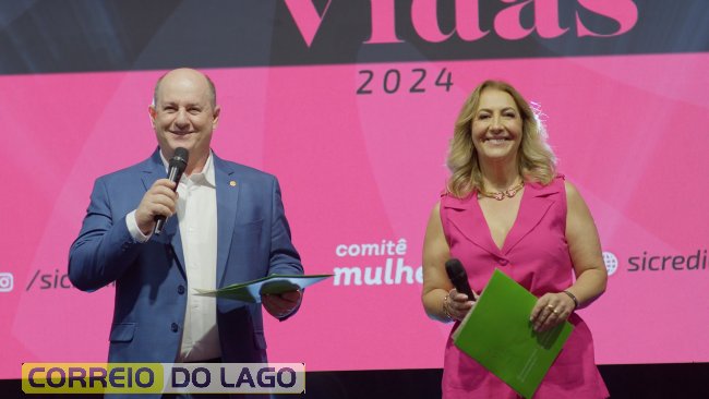 02-	Aldo Dagostim, presidente da Sicredi Vanguarda fez a abertura e boas-vindas do evento na companhia de sua esposa Luzia