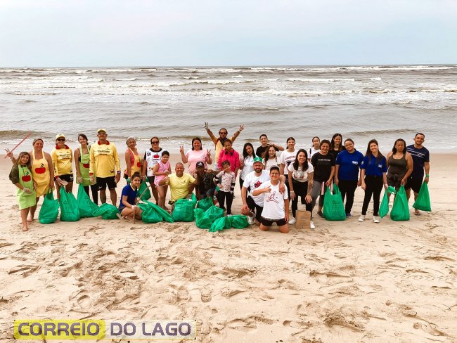 Ações contaram com participação de voluntários que levaram orientações sobre coleta seletiva e descarte adequado de resíduos para turistas e moradores