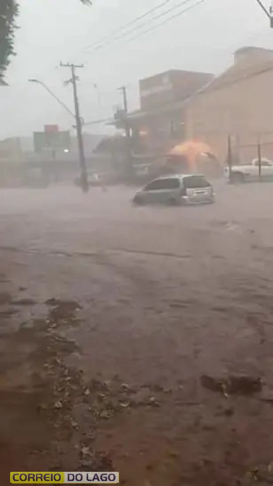 Avenida JK, região da Vila Portes, onde as obras de drenagem ainda não foram concluídas. Imagem: Reprodução/Vídeo de autoria indeterminada